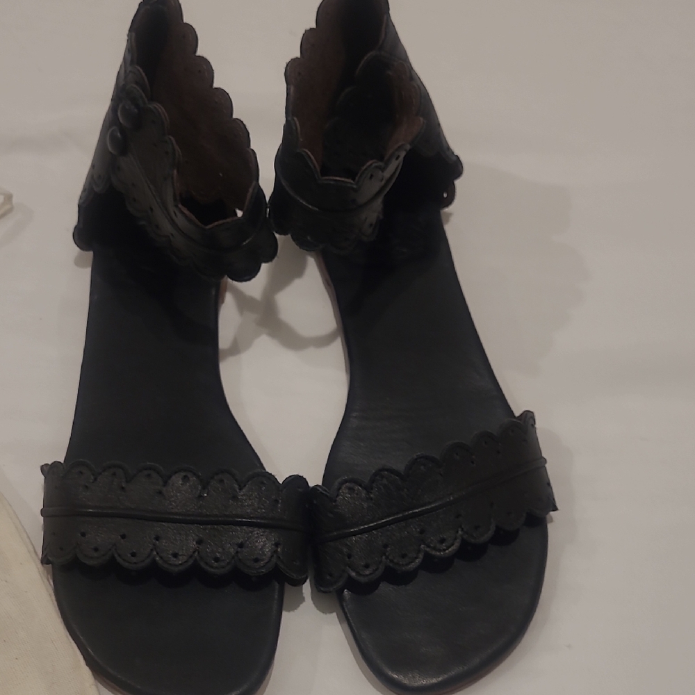 Women’s Black Scalloped Ankle-Strap Sandals GUC Elf Handmade 10 Black